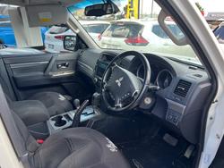 2012 MITSUBISHI PAJERO PLATINUM 2