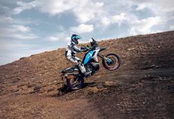 2025 CFMOTO 500 SR VOOM Zephyr Blue, Nebula White