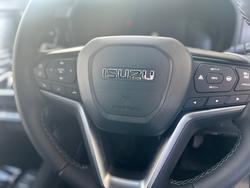 2025 Isuzu
MU-X X-TERRAIN