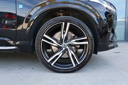 2017 Volvo
                XC90 T6 R-Design
