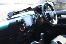 2022 Toyota Hilux SR5