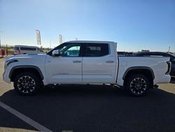 2023 Toyota TUNDRA Tundra 3.5L Hyb Pick-up 10AT Limited 8672641 001 Glacier White