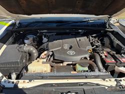 2021 Toyota Hilux HILUX 4x4 2.8L DSL D/C/C 6AT SR 2L71010 001 Glacier White