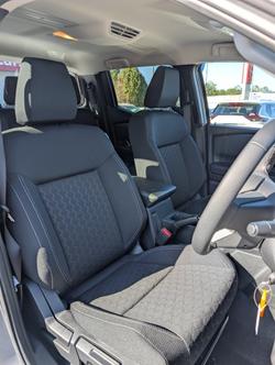 2025 NISSAN NAVARA ST