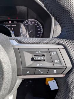 2025 NISSAN NAVARA ST