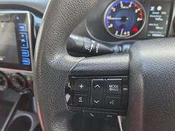 2019 TOYOTA HILUX SR WHITE