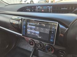 2019 TOYOTA HILUX SR WHITE