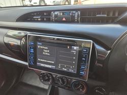 2019 TOYOTA HILUX SR WHITE