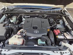 2019 TOYOTA HILUX SR WHITE