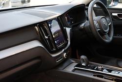2022 Volvo
XC60 Plus B5
