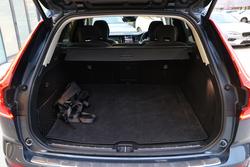 2022 Volvo
XC60 Plus B5