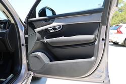 2025 Volvo XC90 Ultra B5 Dark