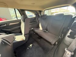 2025 Isuzu
MU-X LS-M