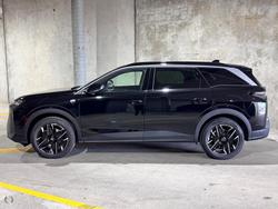 2025 Peugeot 5008 GT Premium Hybrid