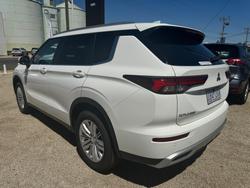 2024 MITSUBISHI Outlander LS