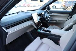2025 Volvo
EX90 Plus Twin Motor