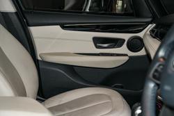 2016 BMW
2 Series 218i Luxury Line