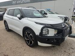 2024 MITSUBISHI
Outlander EXCEED