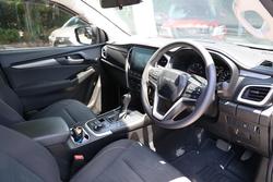 2022 Isuzu MU-X LS-M