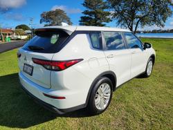 2023 Mitsubishi Outlander ES