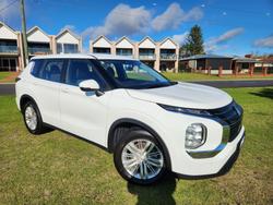 2023 Mitsubishi Outlander ES