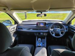 2023 Mitsubishi Outlander ES