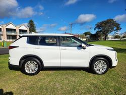 2023 Mitsubishi Outlander ES
