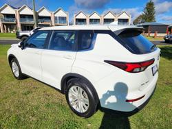 2023 Mitsubishi Outlander ES