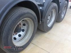 2004 Barker 12 Pallet Curtainsider A Trailer