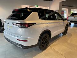 2026 MITSUBISHI Outlander LS