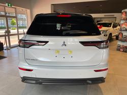 2026 MITSUBISHI Outlander LS