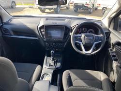2023 ISUZU
                D-MAX SX