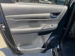 2021 Toyota Hilux 4x4 Hilux 4x4 Rugged X 2.8L T Diesel Automatic Double Cab 2U76940 001