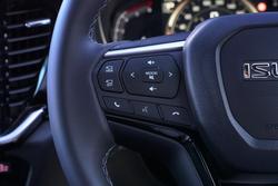 2025 Isuzu
MU-X LS-T