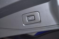 2025 Isuzu
MU-X LS-T