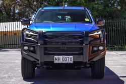 2025 Isuzu
MU-X LS-T