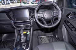 2025 Isuzu
MU-X LS-T