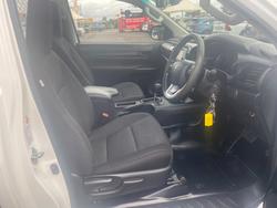 2019 Toyota Hilux 4x4 Hilux 4x4 SR 2.8L T Diesel Automatic Single Cab C/C 1Y40620 004