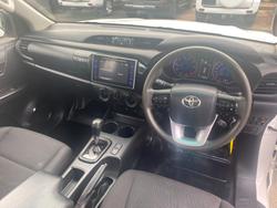 2019 Toyota Hilux 4x4 Hilux 4x4 SR 2.8L T Diesel Automatic Single Cab C/C 1Y40620 004