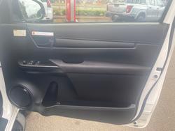 2019 Toyota Hilux 4x4 Hilux 4x4 SR 2.8L T Diesel Automatic Single Cab C/C 1Y40620 004