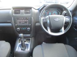 2022 Mahindra PIK-UP S11 White