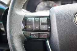 2025 Toyota HILUX SR5