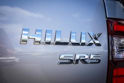 2025 Toyota HILUX SR5
