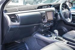 2025 Toyota HILUX SR5