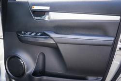 2025 Toyota HILUX SR5