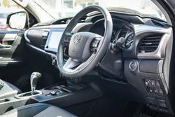2025 Toyota HILUX SR5
