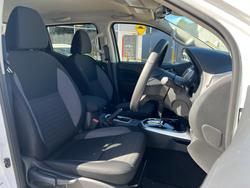 2025 Nissan Navara ST-X