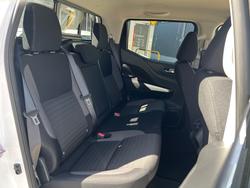 2025 Nissan Navara ST-X