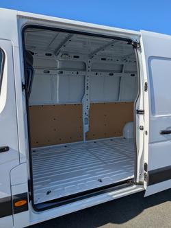 2024 RENAULT MASTER LWB