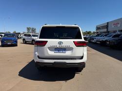 2024 Toyota LANDCRUISER GXL White